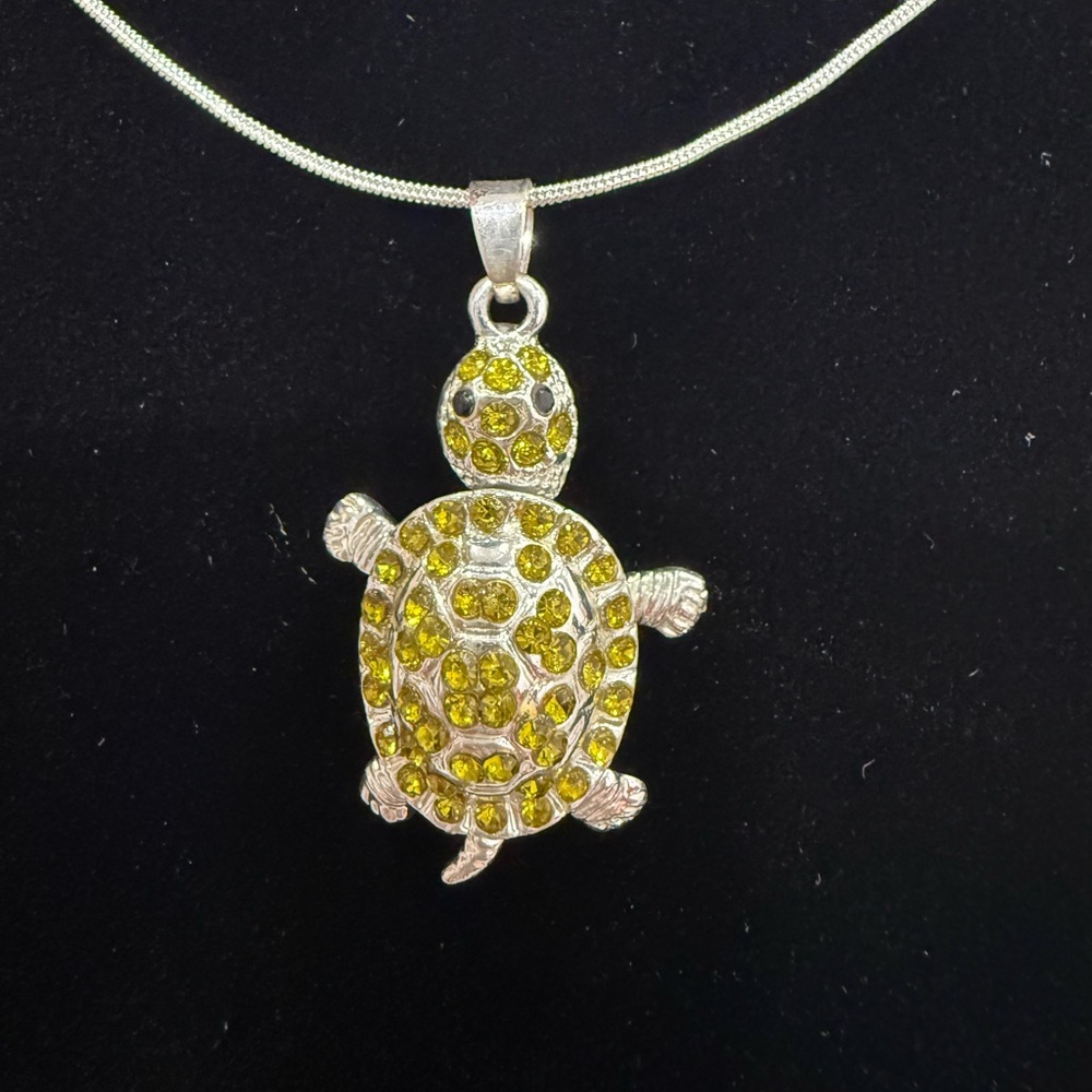 Elegant Silver Turtle Pendant Necklace